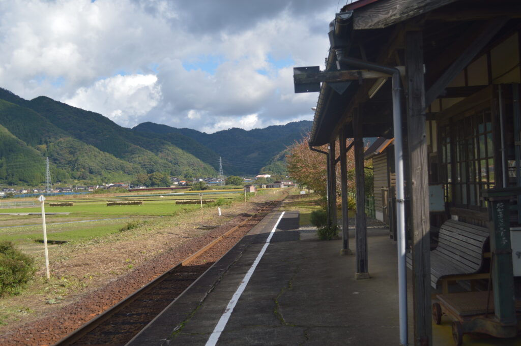 若桜鉄道　隼駅　2021年10月26日撮影