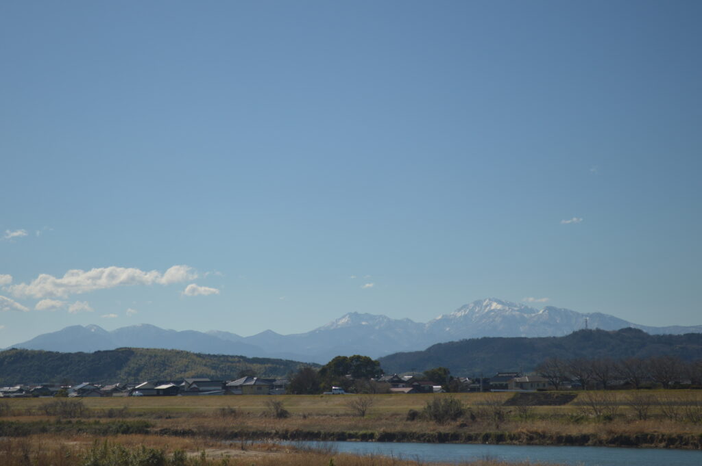 大山と天神川　2024年2月18日撮影