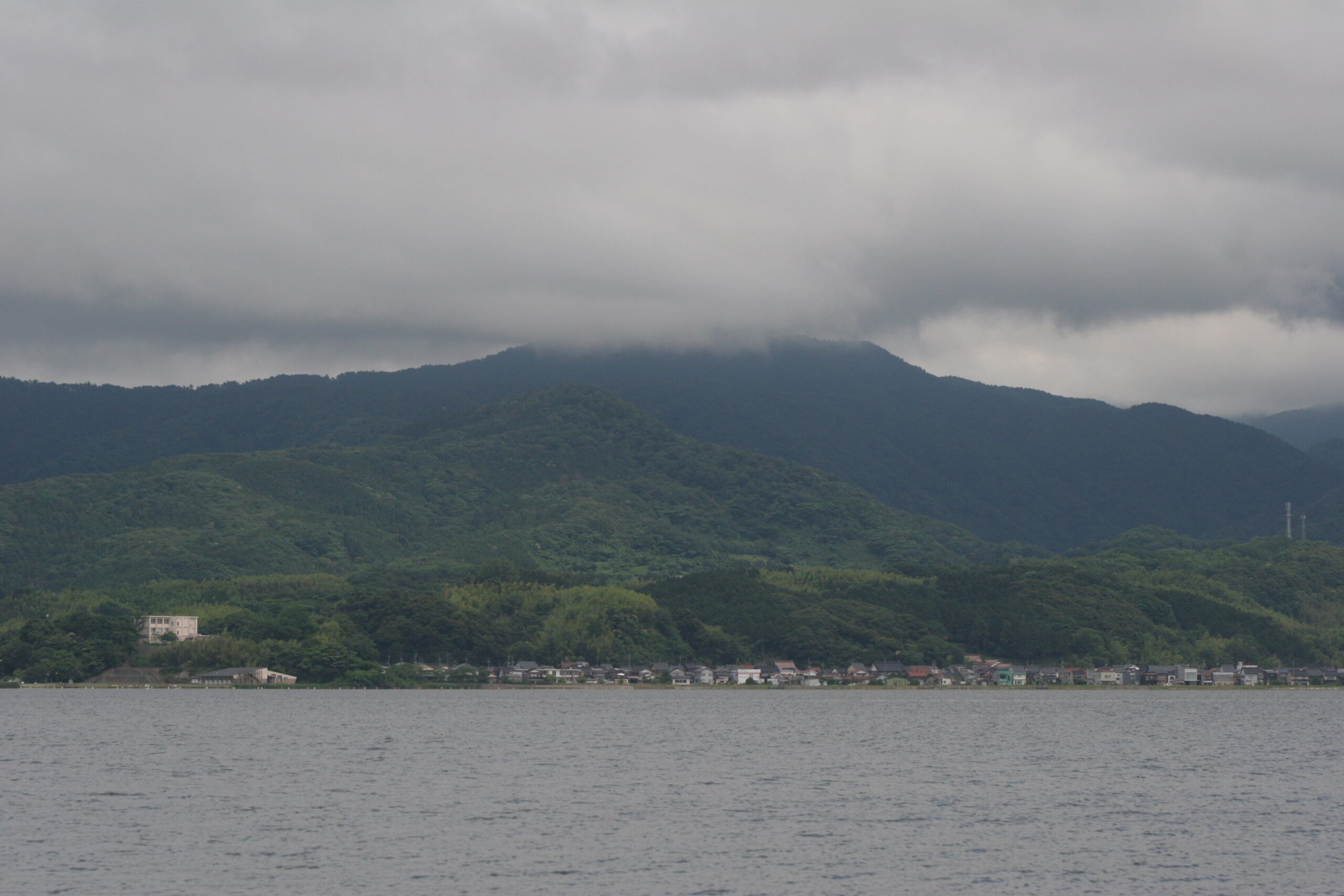 雲のかかった鉢伏山　2026年6月5日撮影
